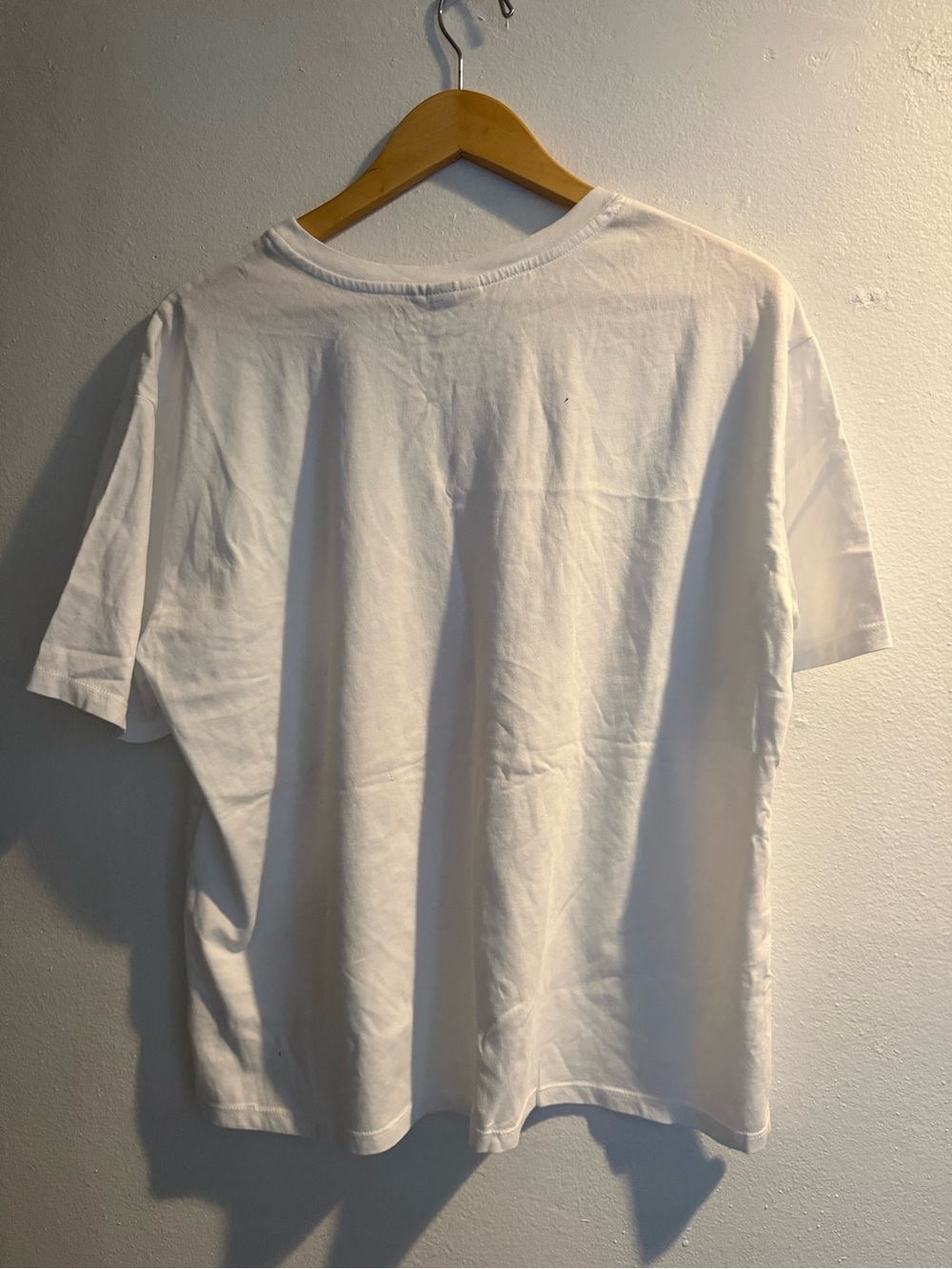 A77.Universal Thread Aperitivo Graphic T-Shirt White Red Women’s Medium - Picture 5 of 5